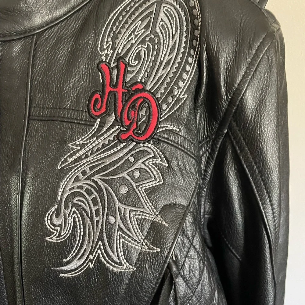 Harley-Davidson Ladies Leather Jacket W/ Red & Gray Design. Sweatshirt included - Picture 7 of 16